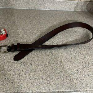 Mens Chaps leather belt brown full leather brass buckle great condition. 34/35